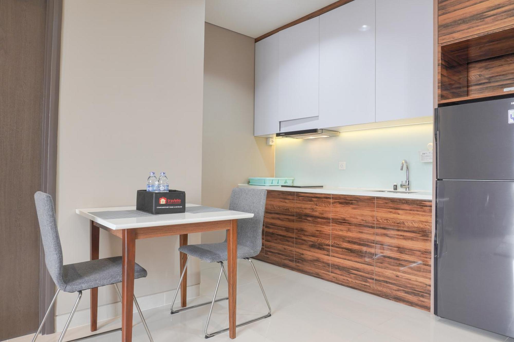 Modern And Comfort 2br At Ciputra International By Travelio Jakarta